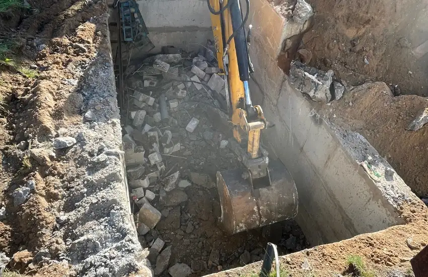 Betoninių pamatų ardymo darbai